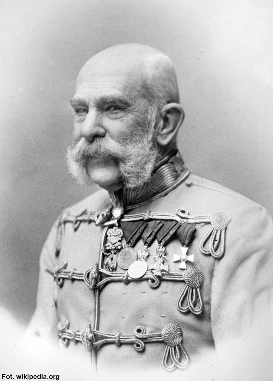 12.09.1886 - Cesarz Austro-Węgier Franciszek Józef I w czasie swej podróży po Galicji przejeżdżał przez teren powiatu rzeszowskiego.