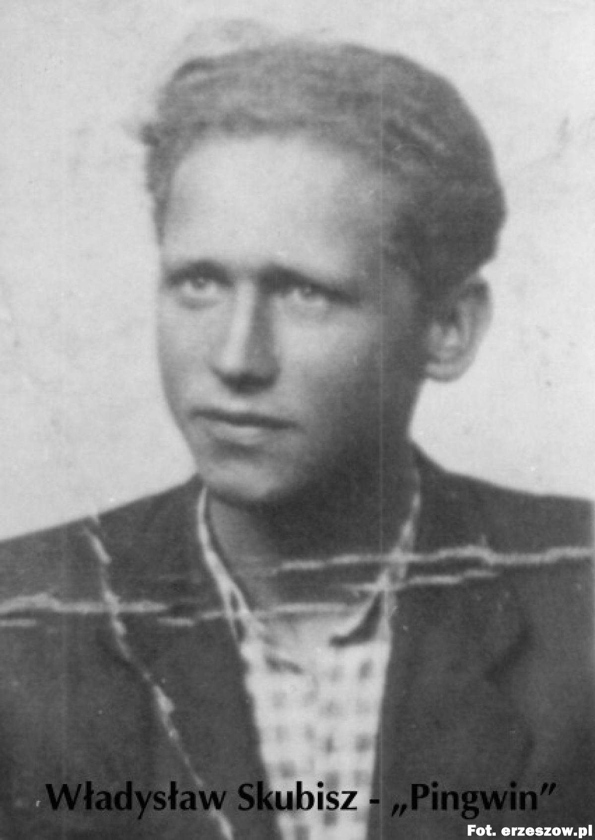 22.10.1944 - Prawdopodobnie w lasach głogowskich został rozstrzelany Władysław Skubisz ps. Pingwin. Pochodził z Krasnego, w czasie okupacji był żołnierzem dywersji AK, wykonawcą wyroku na gestapowców Pottebauma i Flaschkego, kawalerem orderu Virtuti Militari.