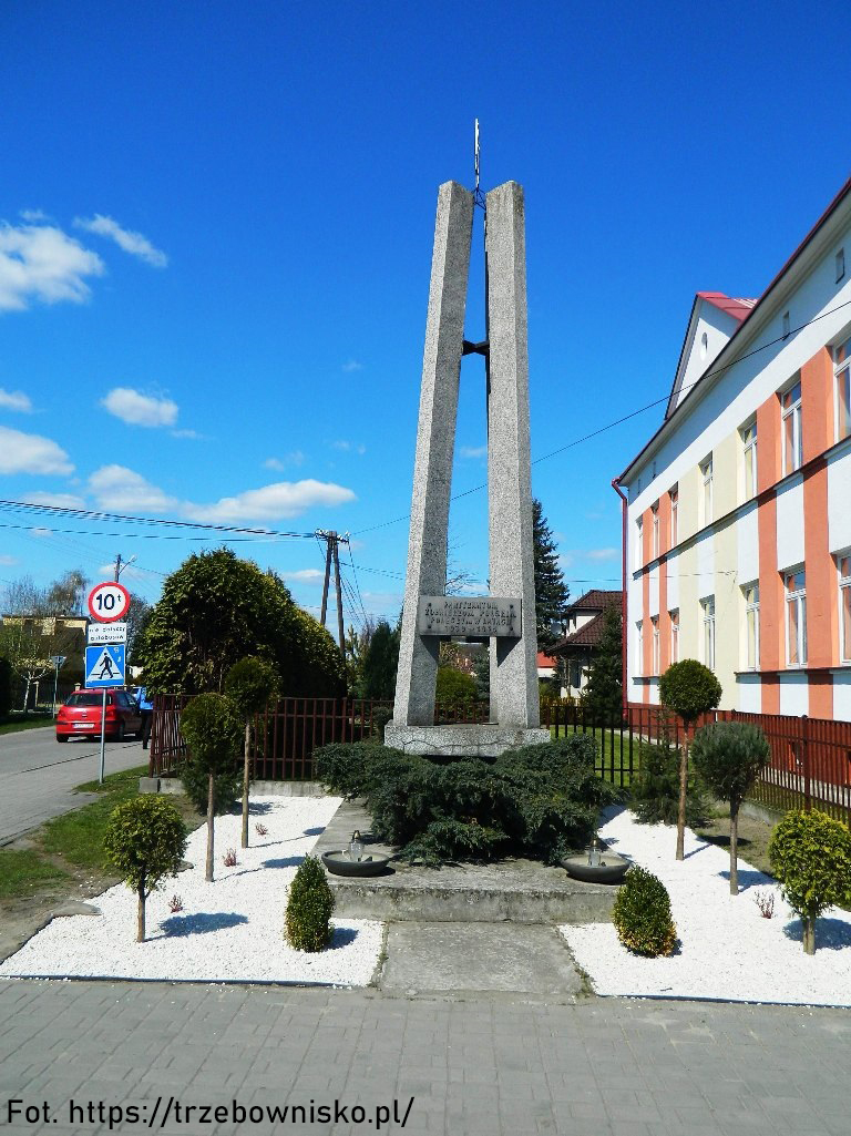 12.11.1967 - W Trzebownisku odsłonięto pomnik Walki i Męczeństwa upamiętniający poległych i zamordowanych w czasie II wojny światowej mieszkańców wsi.