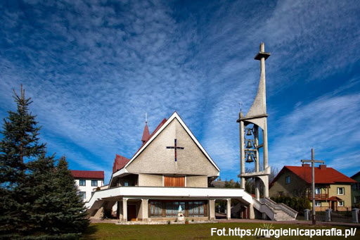 1.12.1981 - W Mogielnicy erygowana została parafia pw. NMP Matki Kościoła i Podwyższenia Krzyża Świętego.