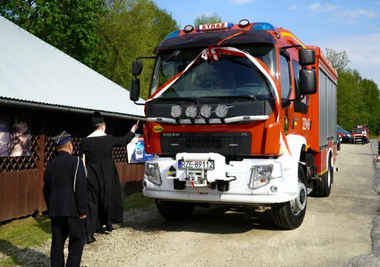 Nowe wozy dla strażaków z powiatu rzeszowskiego