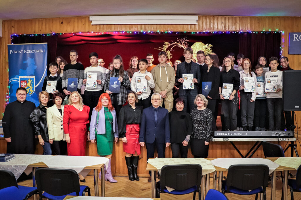 XV Międzyszkolny Konkurs Bożonarodzeniowy „Radosne święta - twórcze święta” w LO w Dynowie