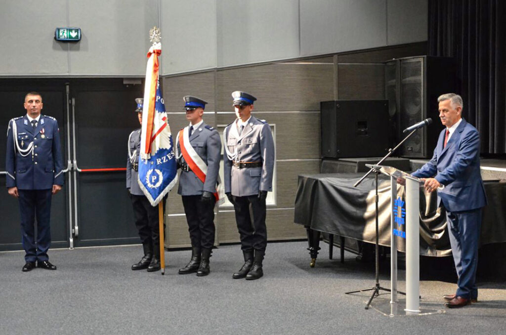 W dniu 26.07.2023 r. o godz. 11:00 odbyły się uroczyste obchody Święta Policji w Rzeszowskiej Komendy Miejskiej w Rzeszowie.