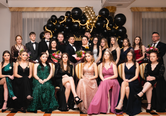 Bal studniówkowy uczniów Zespołu Szkół Zawodowych im. Kard. Stefana Wyszyńskiego w Dynowie