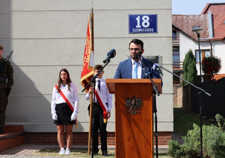 Odsłonięcie tablicy ku pamięci żołnierzy 24. Pułku Ułanów w 85. rocznicę obrony Rzeszowa