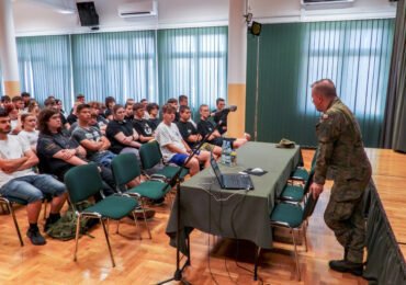 Zajęcia z edukacji proobronnej  w ramach projektu „Edukacja z wojskiem” w Zespole Szkół Zawodowych im. Kardynała Stefana Wyszyńskiego w Dynowie