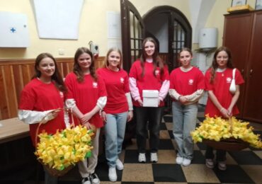 Pomagamy, wspieramy, dajemy nadzieje… Żonkilowe pola nadziei! akcje Szkolnego Koła „Caritas”   z Zespołu Szkół Zawodowych im. Kardynała Stefana Wyszyńskiego w Dynowie