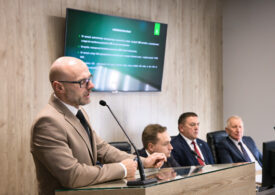 XVII Sesja Rady Powiatu Rzeszowskiego: wsparcie rynku pracy i inwestycje dla bezpieczeństwa mieszkańców