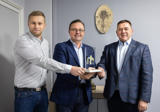 Kryształowa Cegła dla strzelnicy powiatu rzeszowskiego „Dycha” — inwestycja, która zdobyła uznanie na arenie międzynarodowej.