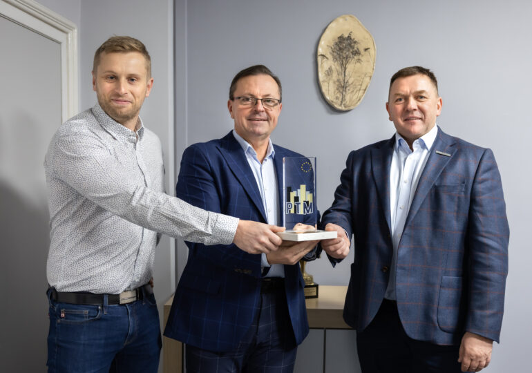 Kryształowa Cegła dla strzelnicy powiatu rzeszowskiego „Dycha” — inwestycja, która zdobyła uznanie na arenie międzynarodowej.