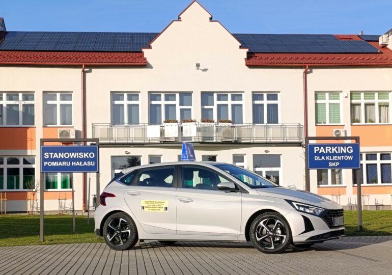 Nowy samochód do nauki jazdy samochodem w ZSZ im. Kardynała Stefana Wyszyńskiego w Dynowie