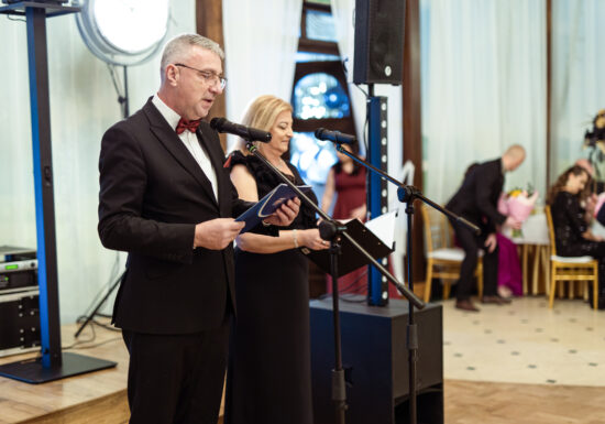 Studniówka maturzystów dynowskiego LO w historycznych wnętrzach Zamku w&nbsp;Dubiecku