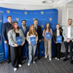 𝐊𝐫𝐞𝐚𝐭𝐲𝐰𝐧𝐨𝐬́𝐜́ 𝐢 𝐨𝐝𝐩𝐨𝐰𝐢𝐞𝐝𝐳𝐢𝐚𝐥𝐧𝐨𝐬́𝐜́: 𝐏𝐨𝐝𝐬𝐮𝐦𝐨𝐰𝐚𝐧𝐢𝐞 𝐏𝐨𝐰𝐢𝐚𝐭𝐨𝐰𝐞𝐠𝐨 𝐊𝐨𝐧𝐤𝐮𝐫𝐬𝐮 𝐧𝐚 𝐈𝐧𝐟𝐨𝐠𝐫𝐚𝐟𝐢𝐤𝐞̨