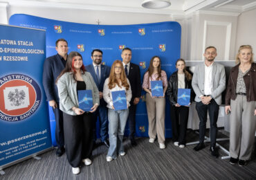 𝐊𝐫𝐞𝐚𝐭𝐲𝐰𝐧𝐨𝐬́𝐜́ 𝐢 𝐨𝐝𝐩𝐨𝐰𝐢𝐞𝐝𝐳𝐢𝐚𝐥𝐧𝐨𝐬́𝐜́: 𝐏𝐨𝐝𝐬𝐮𝐦𝐨𝐰𝐚𝐧𝐢𝐞 𝐏𝐨𝐰𝐢𝐚𝐭𝐨𝐰𝐞𝐠𝐨 𝐊𝐨𝐧𝐤𝐮𝐫𝐬𝐮 𝐧𝐚 𝐈𝐧𝐟𝐨𝐠𝐫𝐚𝐟𝐢𝐤𝐞̨