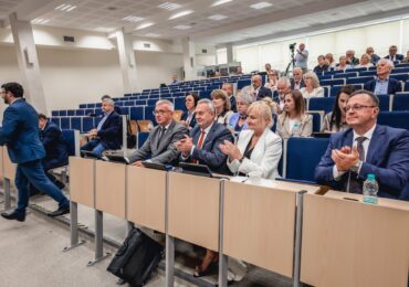 18 mln zł nadwyżki i ponad 51 mln zł inwestycji. Zarząd Powiatu Rzeszowskiego z absolutorium za 2025 rok.
