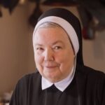 Zmarła siostra Anastazja – autorka kulinarnych bestselerów. Pochodziła z Dylągowej w powiecie rzeszowskim.