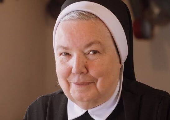 Zmarła siostra Anastazja – autorka kulinarnych bestselerów. Pochodziła z Dylągowej w powiecie rzeszowskim.